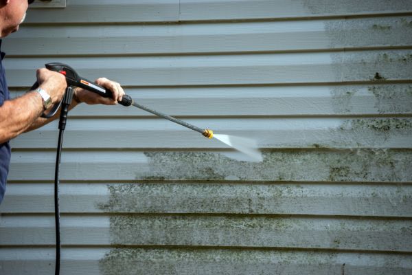 Vinyl Siding Power Washing in Green Bay
