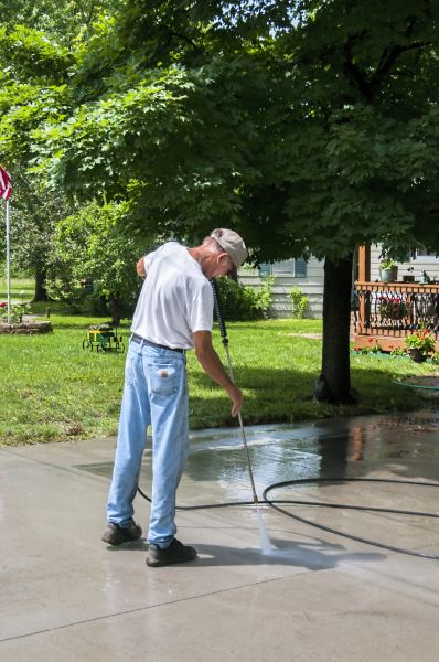 Driveway Concrete Cleaning in Green Bay